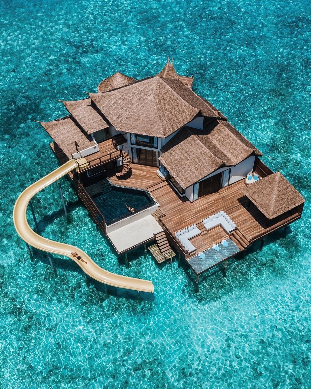 infinity pool ocean view villa with slide 水上滑梯泳池别墅