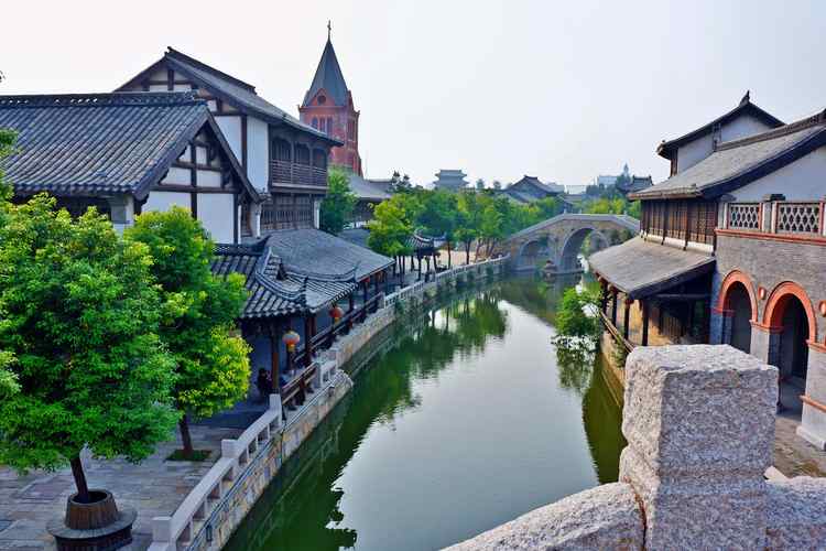 台儿庄周边的自驾游景点有台儿庄古城,台儿庄大战纪念馆,台儿庄运河