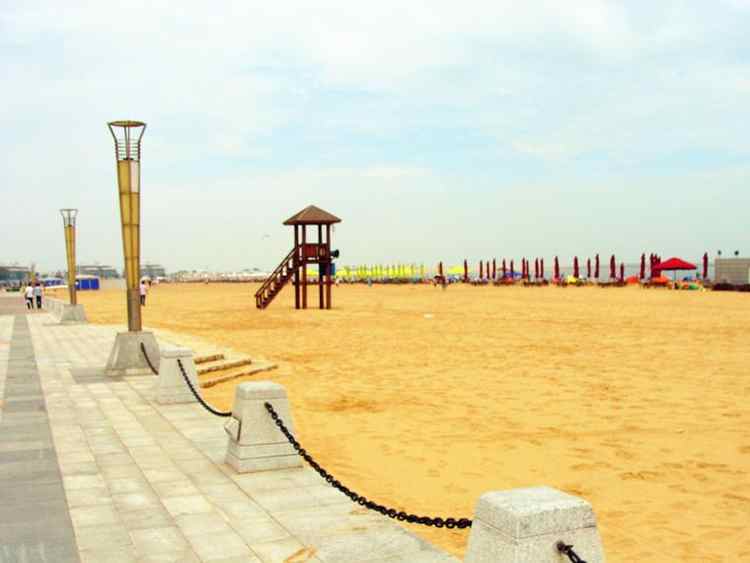 航母主题公园地处天津市滨海新区汉沽八卦滩,为国家aaaa级旅游景区,总