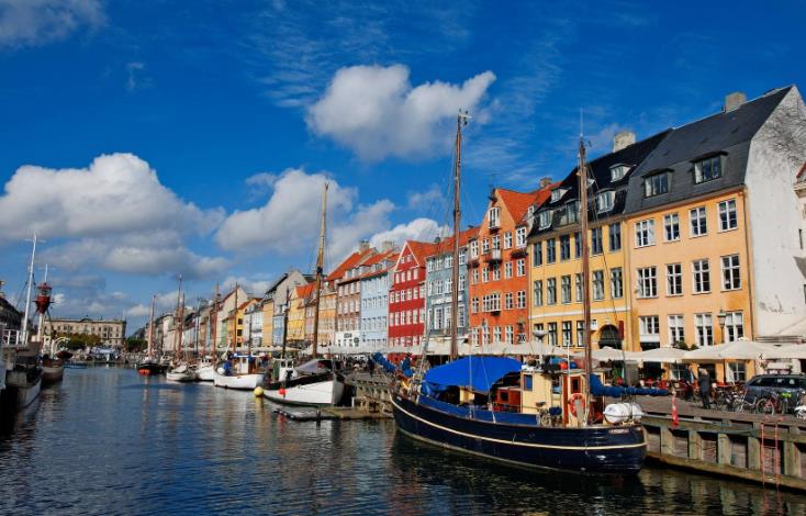 丹麦的旅游景点有很多,比较受大众欢迎的景点有:首都哥本哈根,蒂沃利