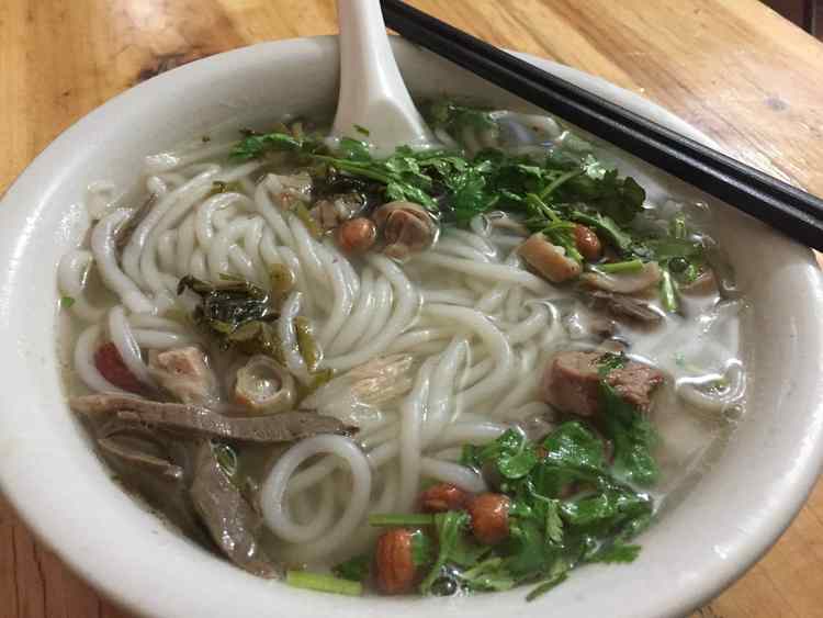 抱罗粉的粉身比"海南粉"粗