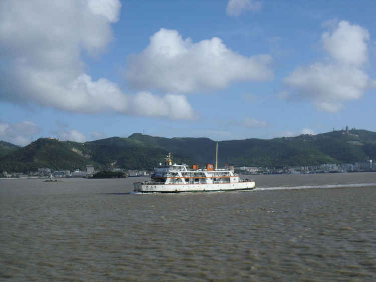 其中,鸭蛋山码头,定海港主要连接外部交通,沈家门半升洞客运码头,三江