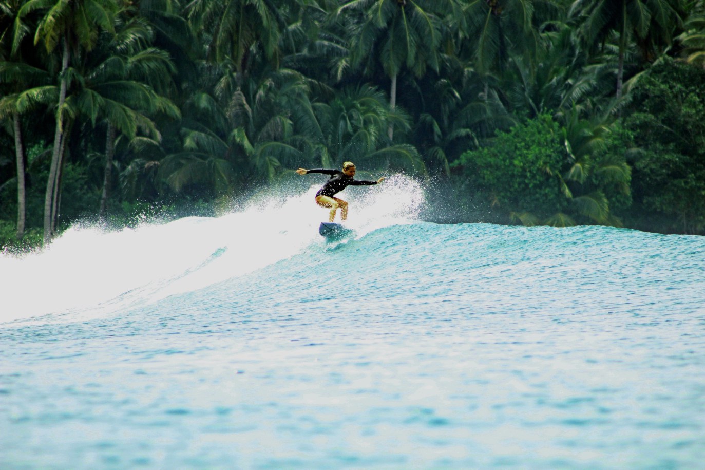 Серфинг на бали. Бали Кута серф. Убуд Бали серфинг. Бали волны серфинг. Серферы на Бали.