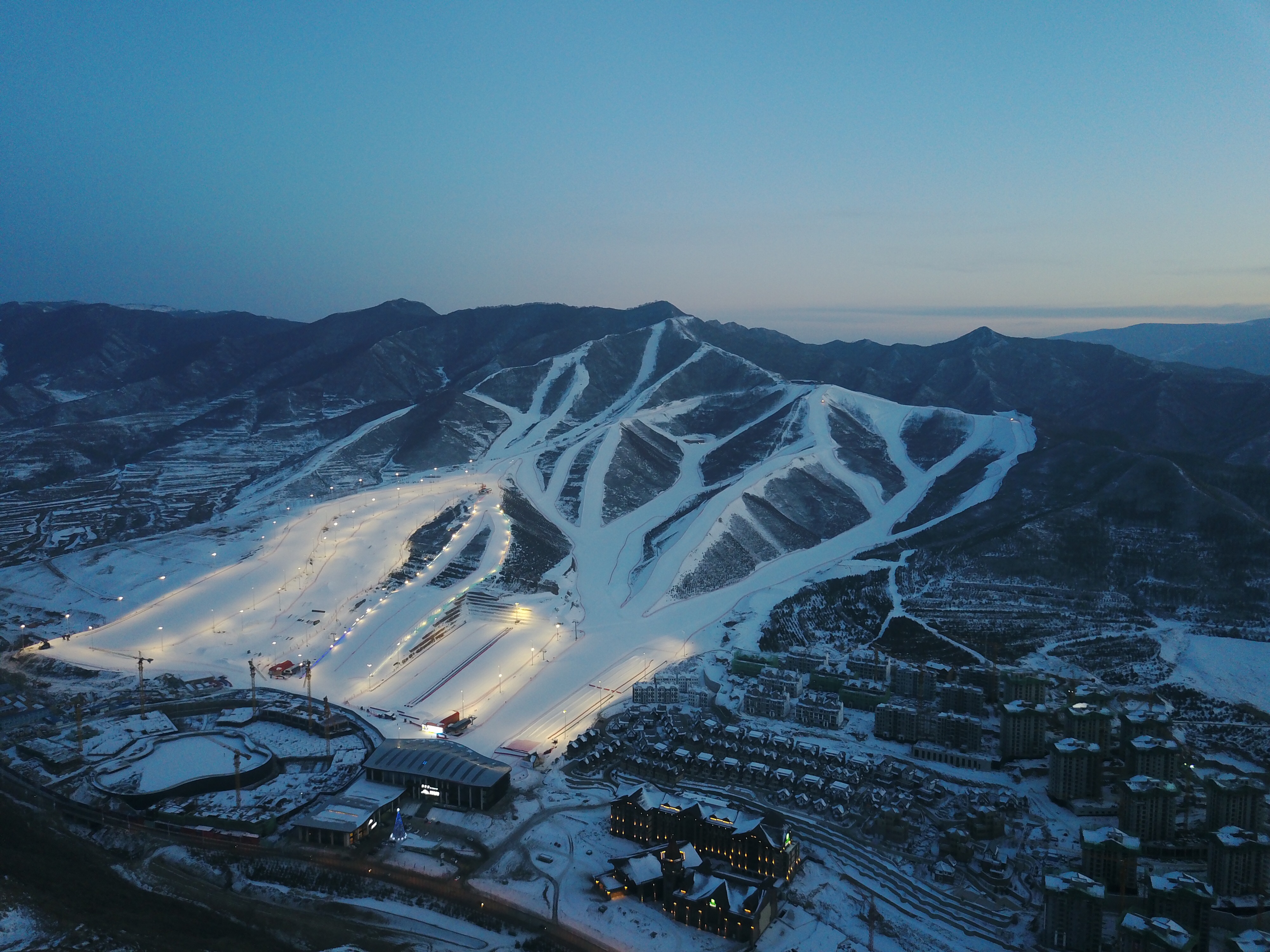 临汾九龙山庄滑雪场图片