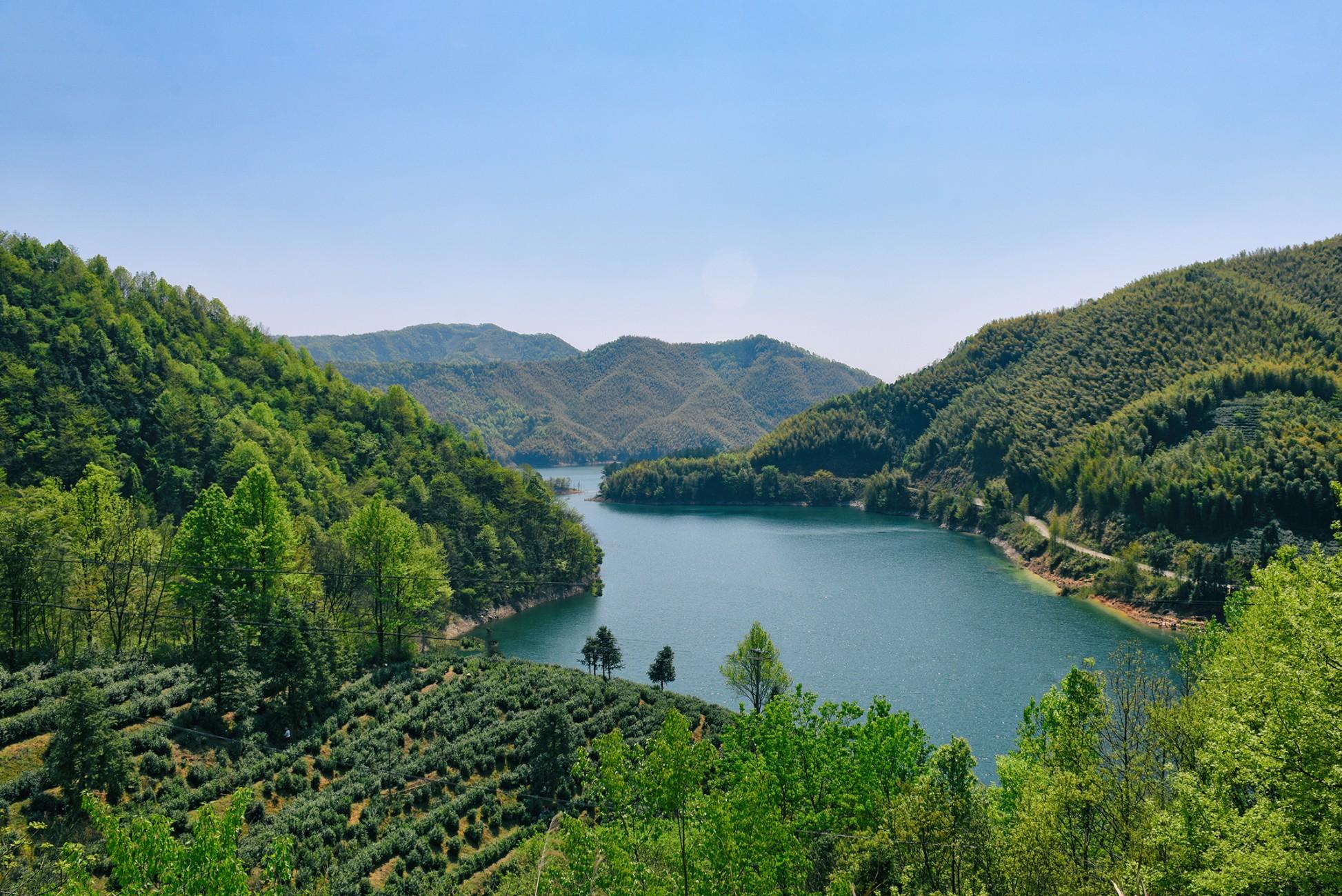 夏霖九天银瀑夏霖风景区(九天银瀑),位于安徽省宁国东部群山之中,面积