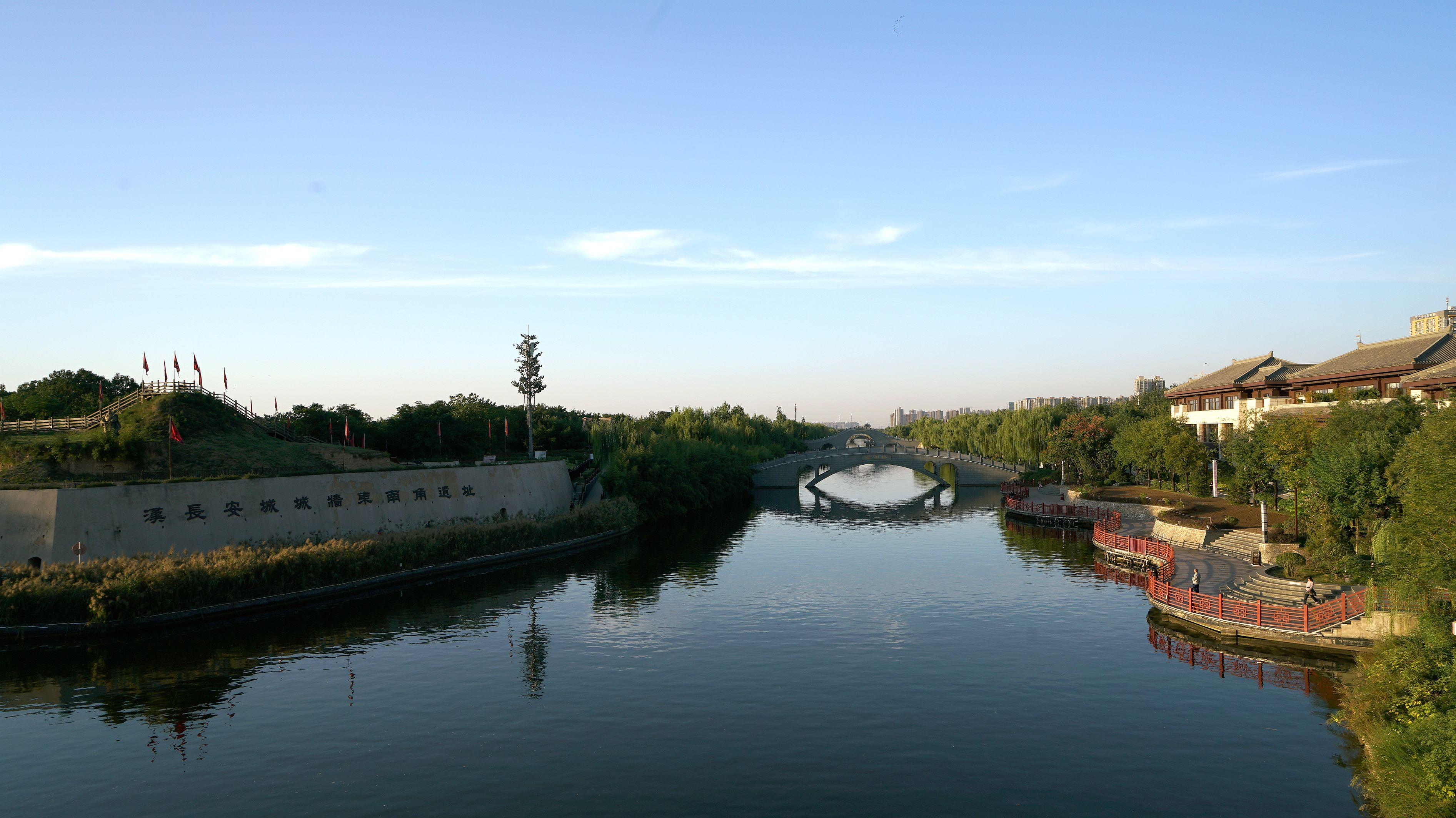 汉城湖公园位于陕西省西安市未央区,原为团结水库(古漕运明渠),水深4