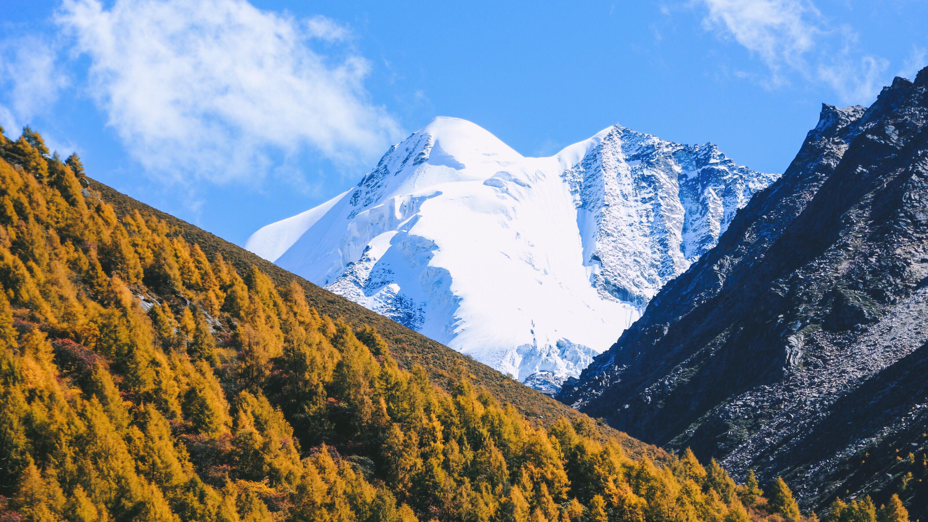 5公里範圍內一字排開,從么姑娘山,三姑娘山,二姑娘山到大姑娘山,四