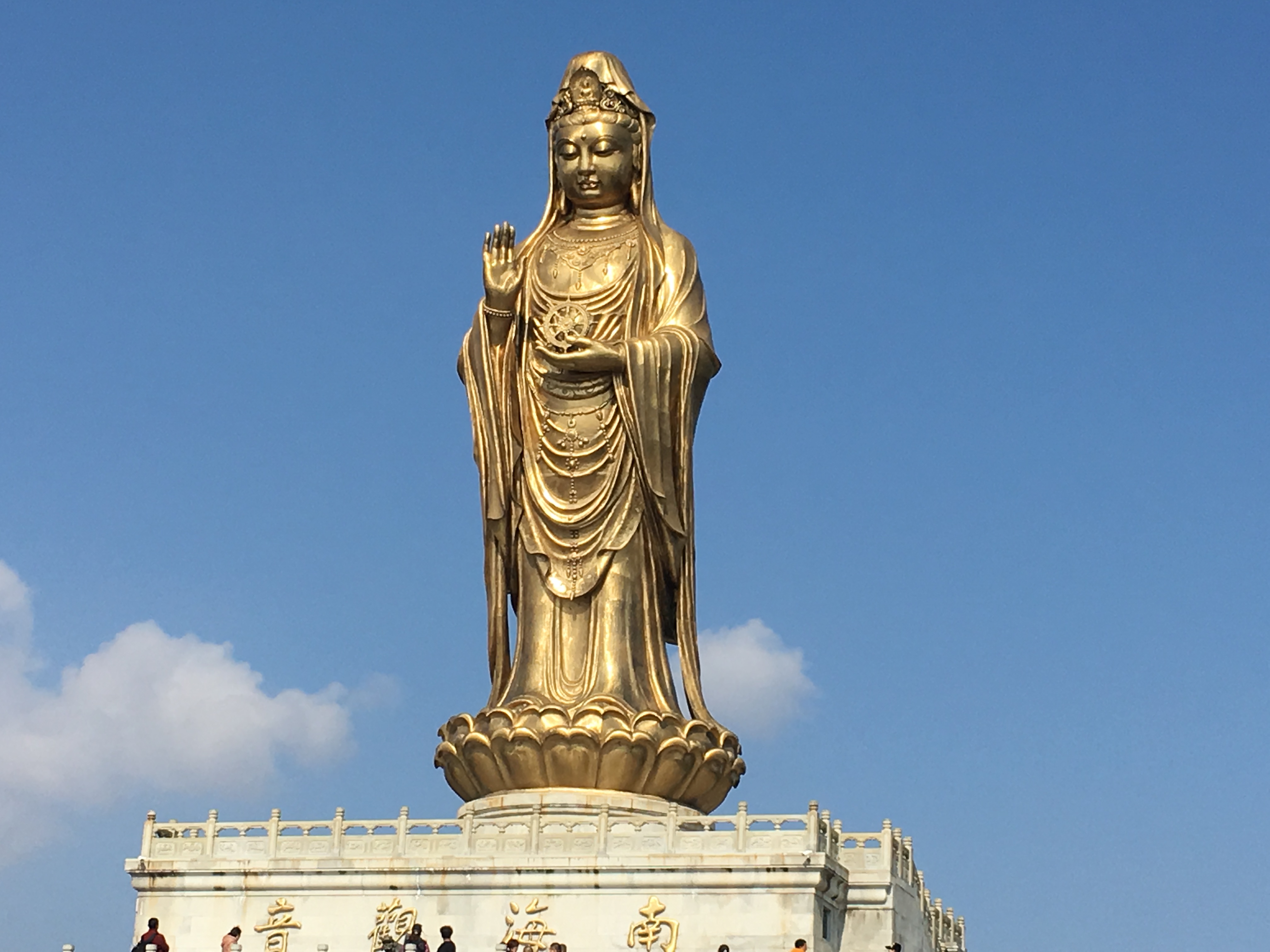 【携程攻略】舟山33米高南海观音景点,南海观音像是普陀山的标志,也是普陀山上最大的一尊佛像.给人震撼的感…