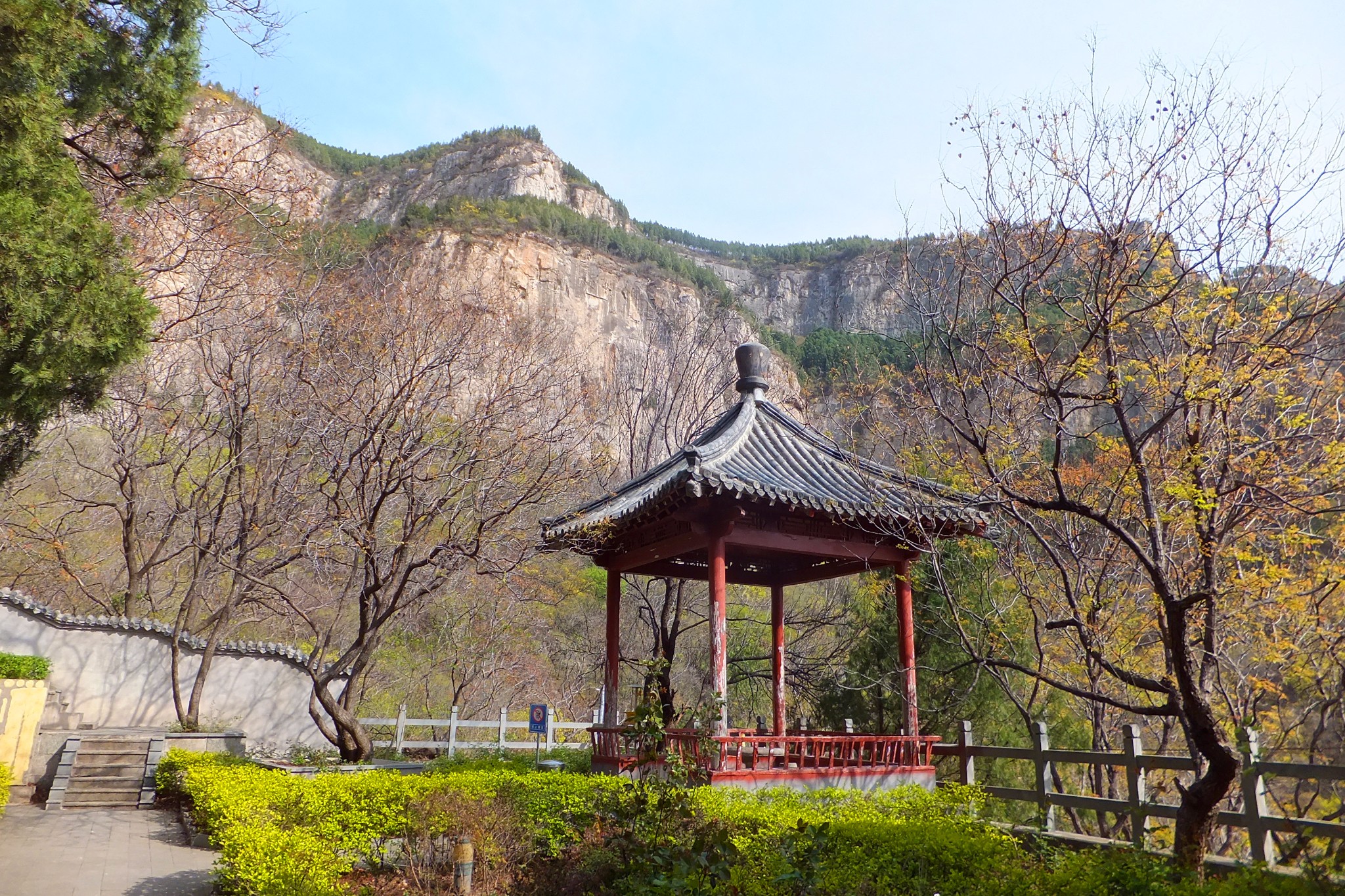 1,蓮臺山濟南七大名山分別是:1,蓮臺山;2,英雄山;3,五峰山;4,梯子山;5