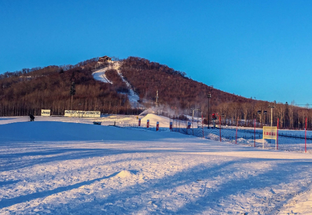 离石悦隆滑雪场票价图片