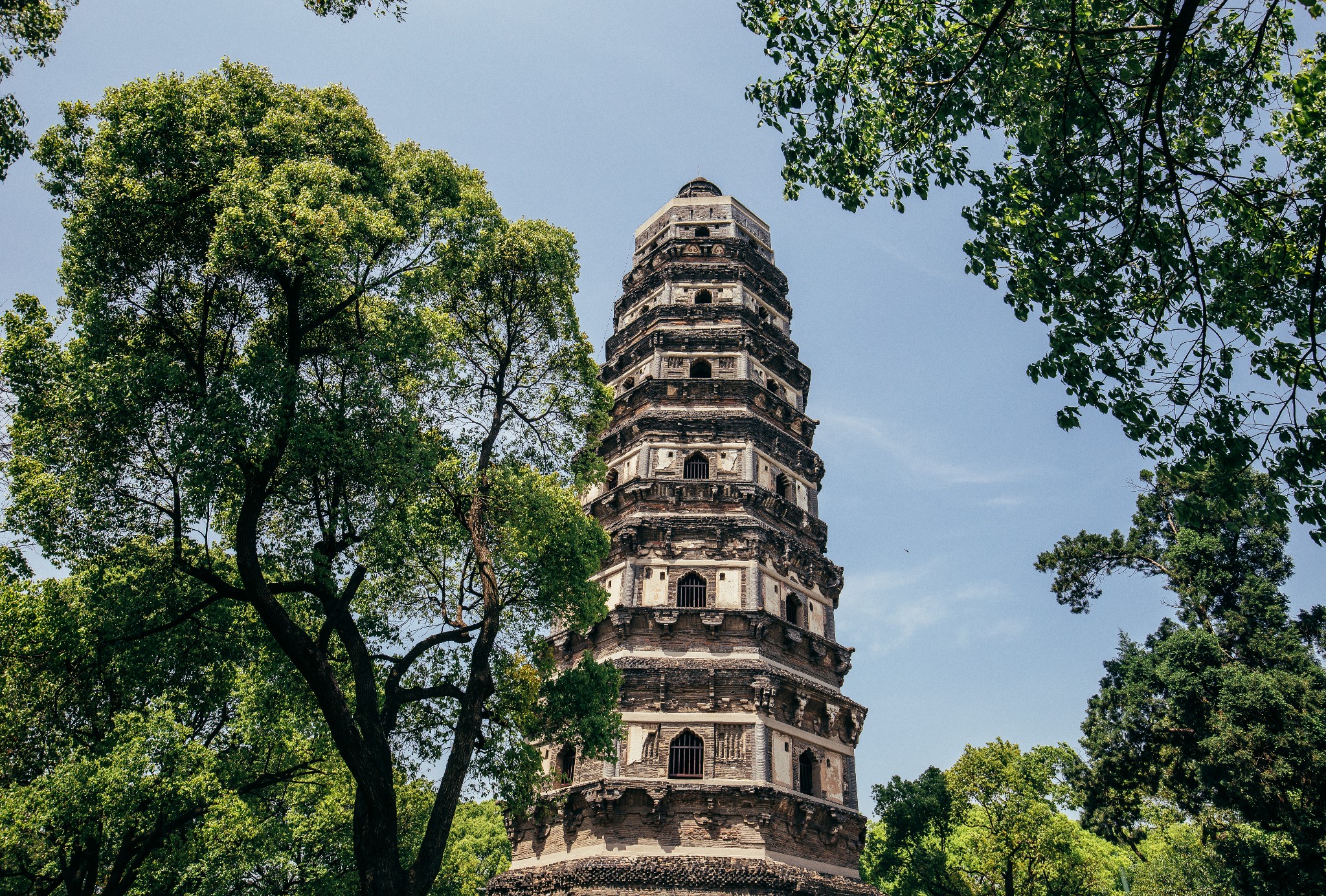 虎丘塔历史多少年,苏州问题,马尔代夫旅游 