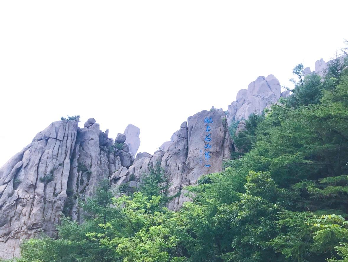 雲海奇觀,綵球奇觀,旭照奇觀為其三大景觀.