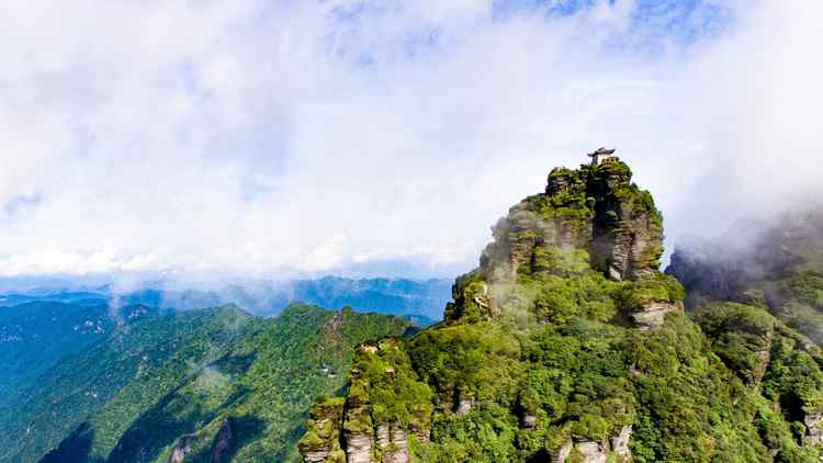 梵淨山介紹梵淨山位於貴州省東北部的銅仁地區,海拔2572米,系武陵山脈