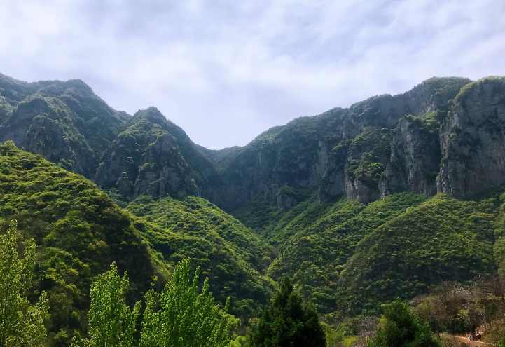 前南峪國家森林公園前南峪國家森林公園,位於河北省邢臺縣西部漿水鎮