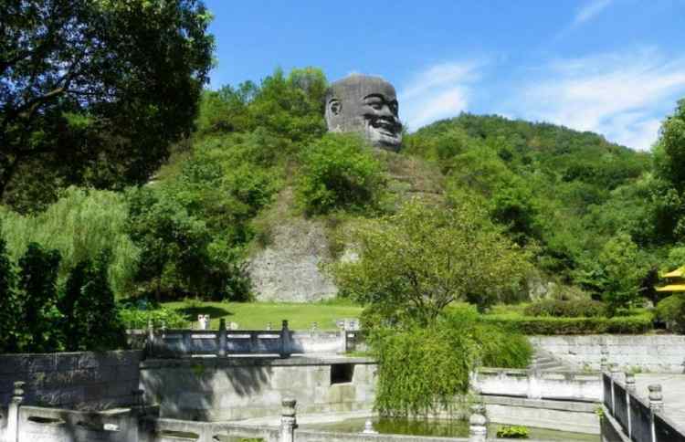 新昌大佛寺要爬山嗎