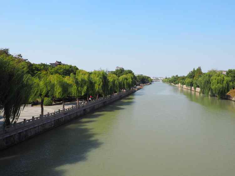 揚州周邊的景點有:天樂湖,古運河,個園 ,何園,瘦西湖等. 古